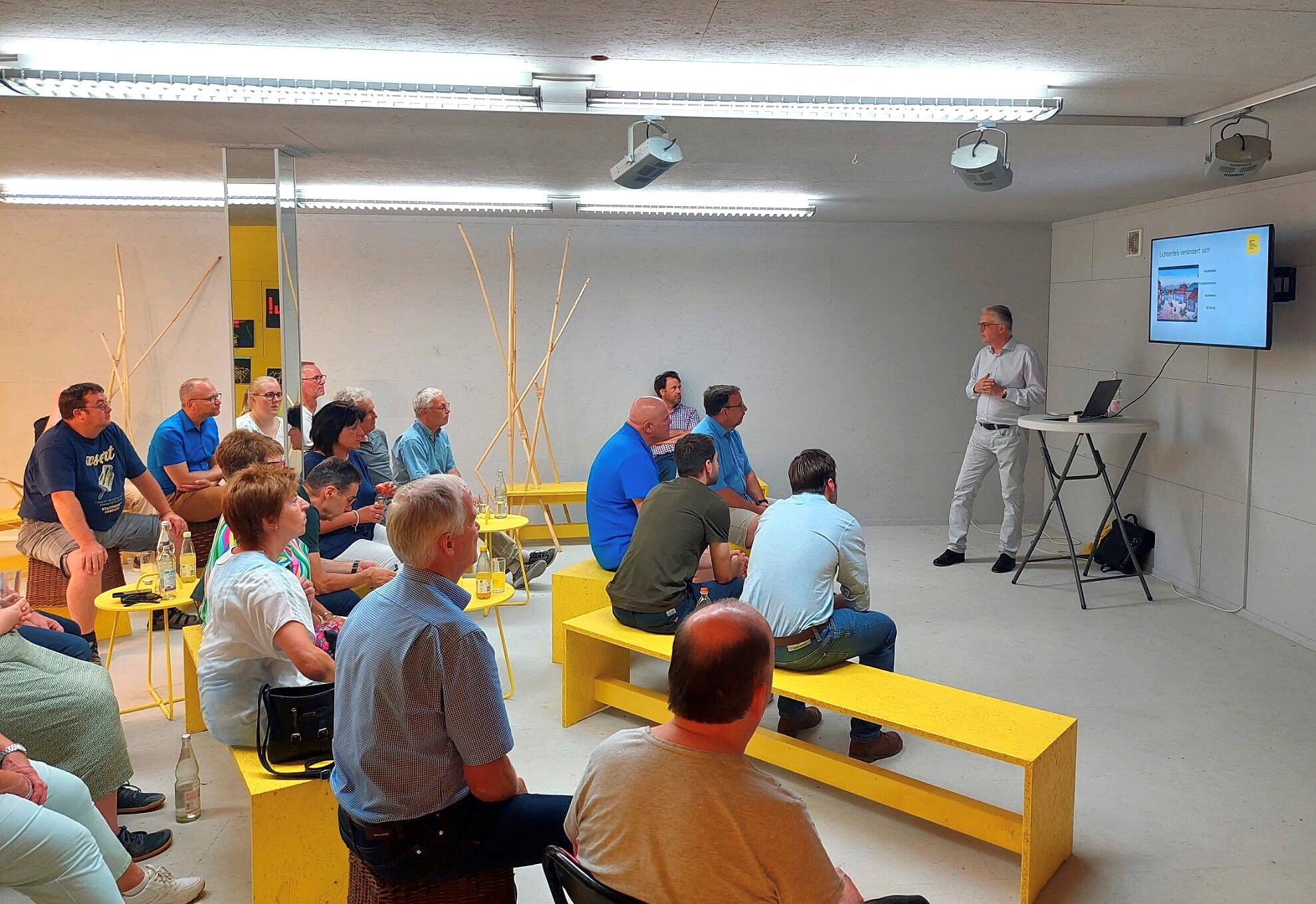 Besuch aus dem Spessart im Archiv der Zukunft