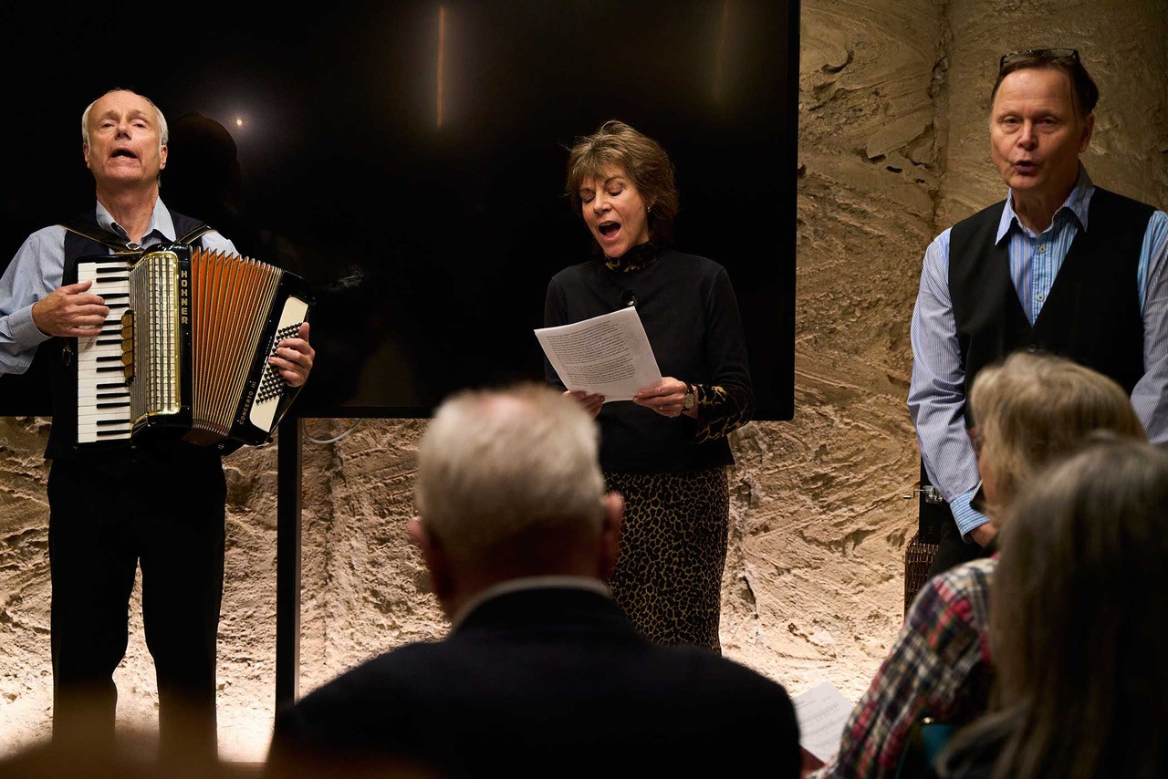 Franz Tröger, Salome Kammer und Rolf-Bernhard Essig bei ihrem Vortrag "Der Keller auf dem Dach."