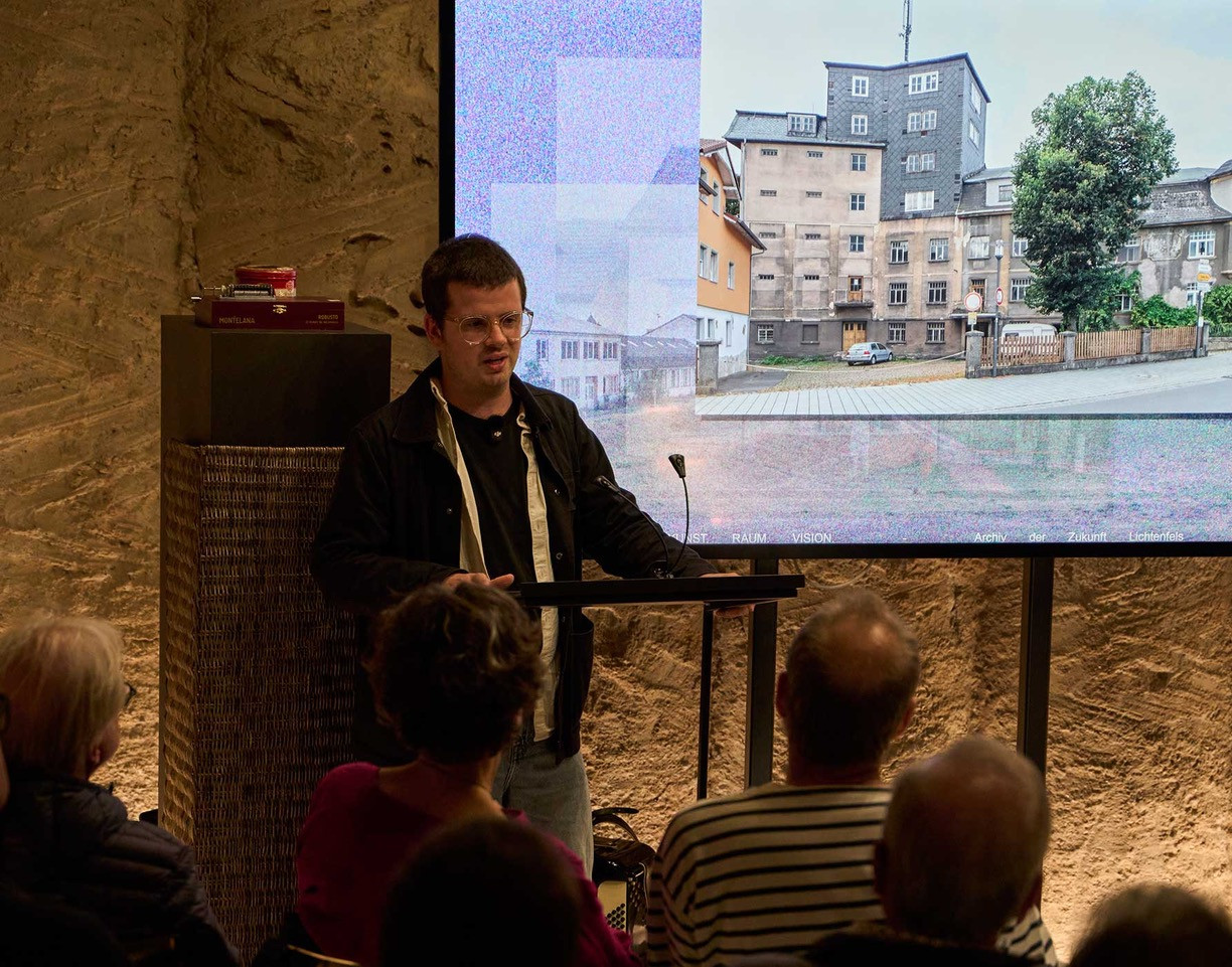 Architect Paul Eis during his lecture on urban planning visions.                                         